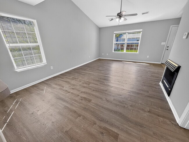 Building Photo - 1330 Godas Cir