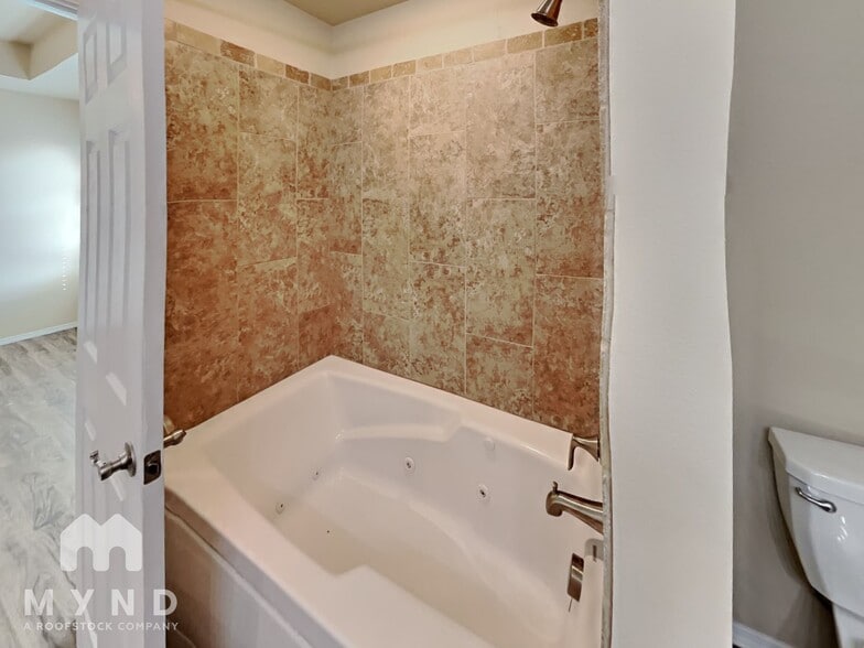 Building Photo - 2109 Cedar Cir