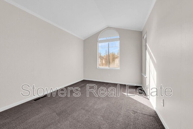 Building Photo - 424 Sutton Cir