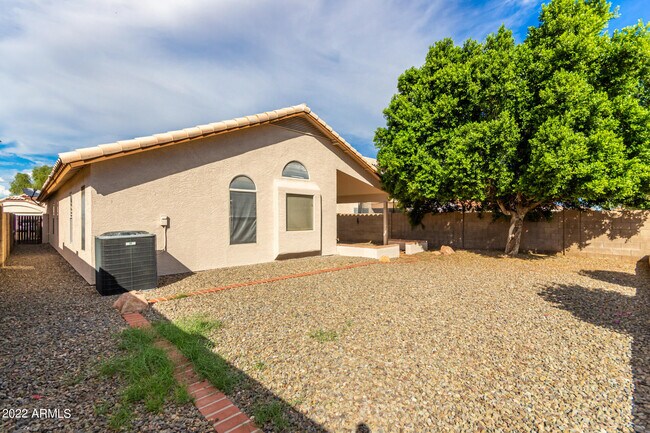 Building Photo - 12531 W Edgemont Ave