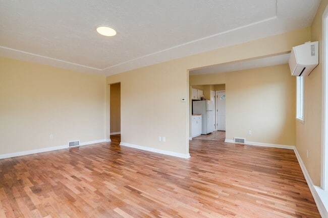 Building Photo - Beautiful 2 Bed, 1 Bath Rental Home in North Portland!