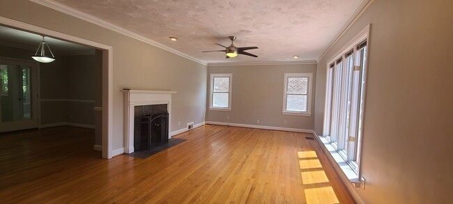 Building Photo - 3 bed 1.5 bath Ranch home in great Atlanta...