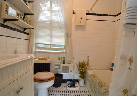 Building Photo - 1812 South Rd