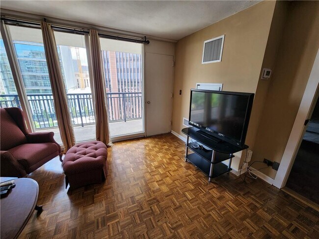 Building Photo - 620 Peachtree St NE