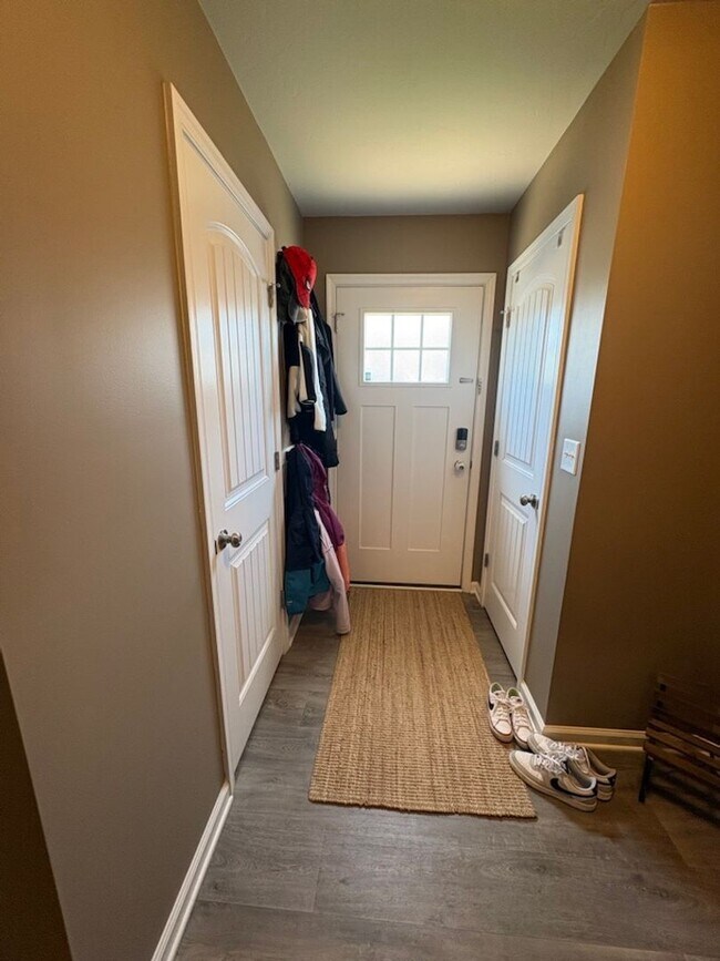 Building Photo - Beautiful townhome for rent in Hudson Ridge