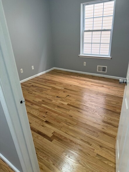 Building Photo - 535 S 18th St