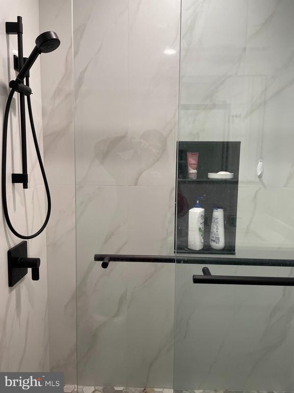 Building Photo - 6 Harris Ct