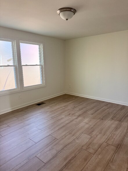 Building Photo - 811 Williams Lake Rd