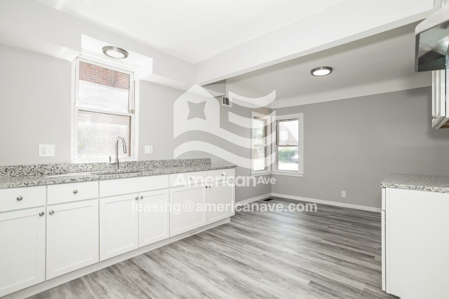 Building Photo - 16246 Fairfield St