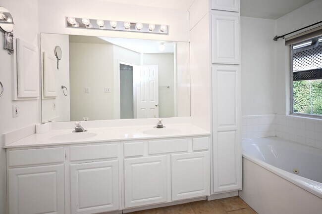 Building Photo - 1131 River Rock