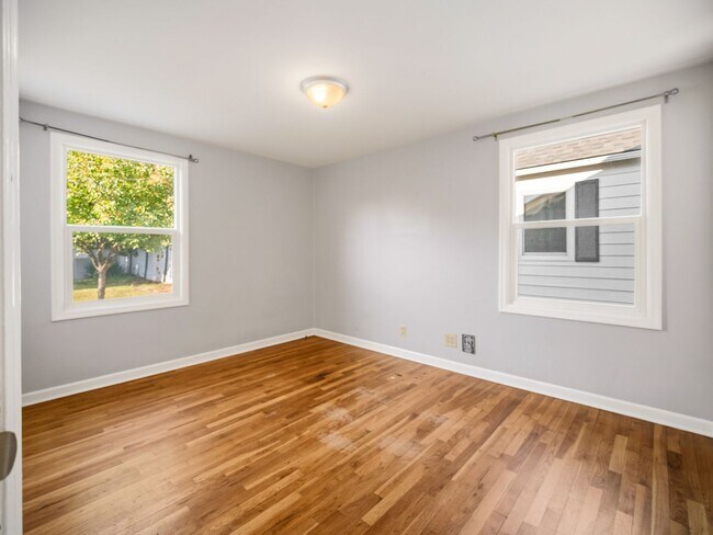 Building Photo - 2716 W Everett Ave