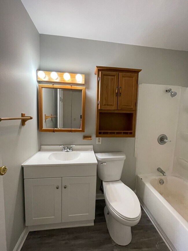 Building Photo - 4-Bedroom Home on the South Side - Available In May