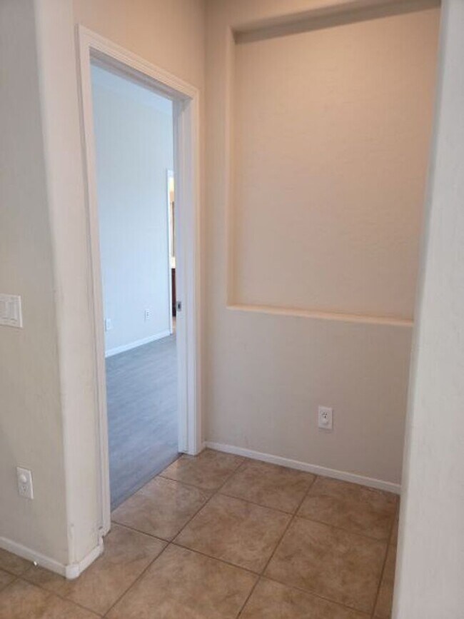 Building Photo - Single story with lots of tile in living a...