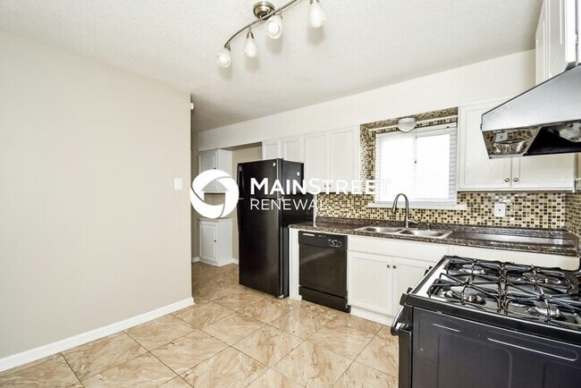 Building Photo - 3 Bedroom Pet-Friendly Home in Louisville,...