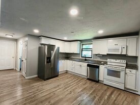 Kitchen - 28 S Spencer Rd