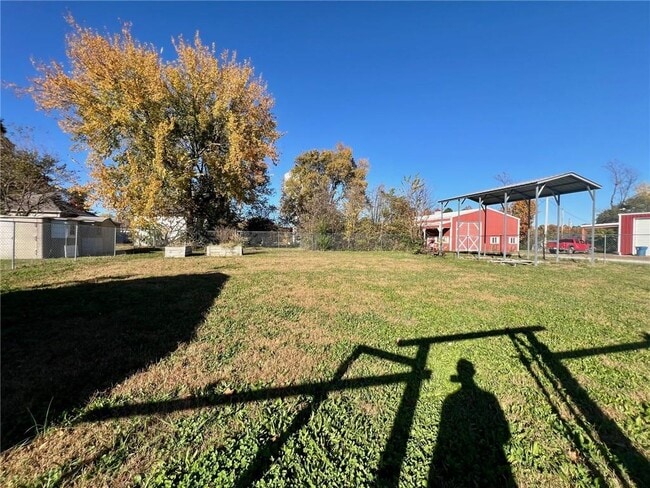 Building Photo - 502 Akron St NE