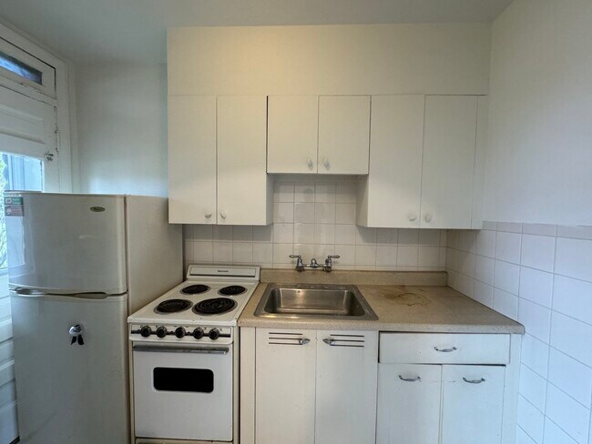 Building Photo - 302 Division St