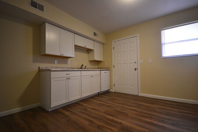 Building Photo - Pike Apartments