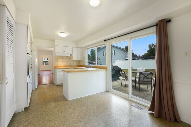 Building Photo - A 4 BEDROOM 2.5 BATH DREAM COME TRUE IN POINTER RIDGE AT COLLINGTON!