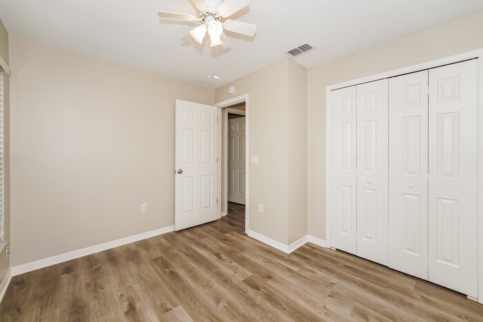 Building Photo - 927 Westline Ave