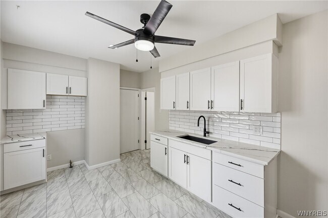 Building Photo - 36 Krakow St