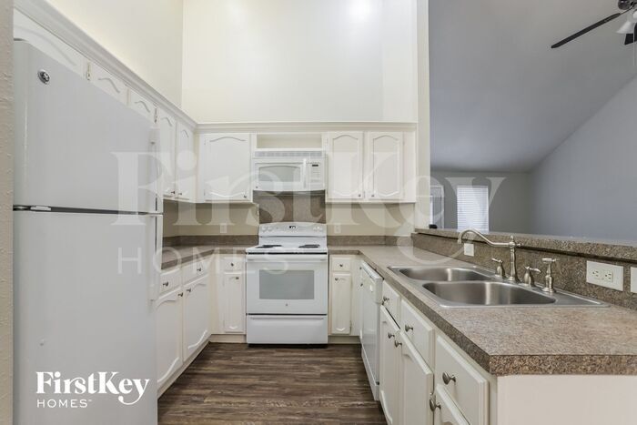 Building Photo - 8747 Summit Pines Dr