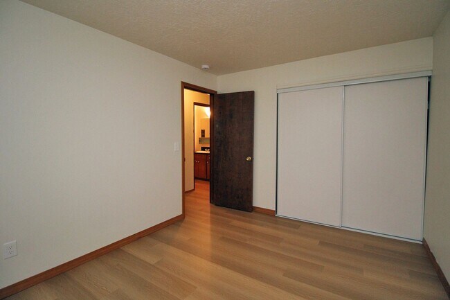 Building Photo - 3736 SW 10th Ave