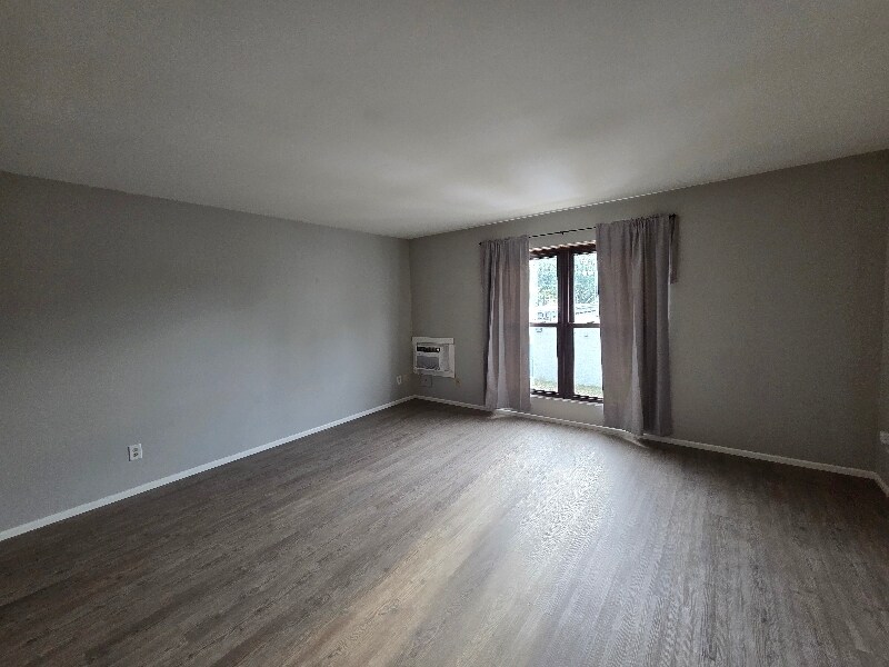 Building Photo - 1312 E Wilson Ave