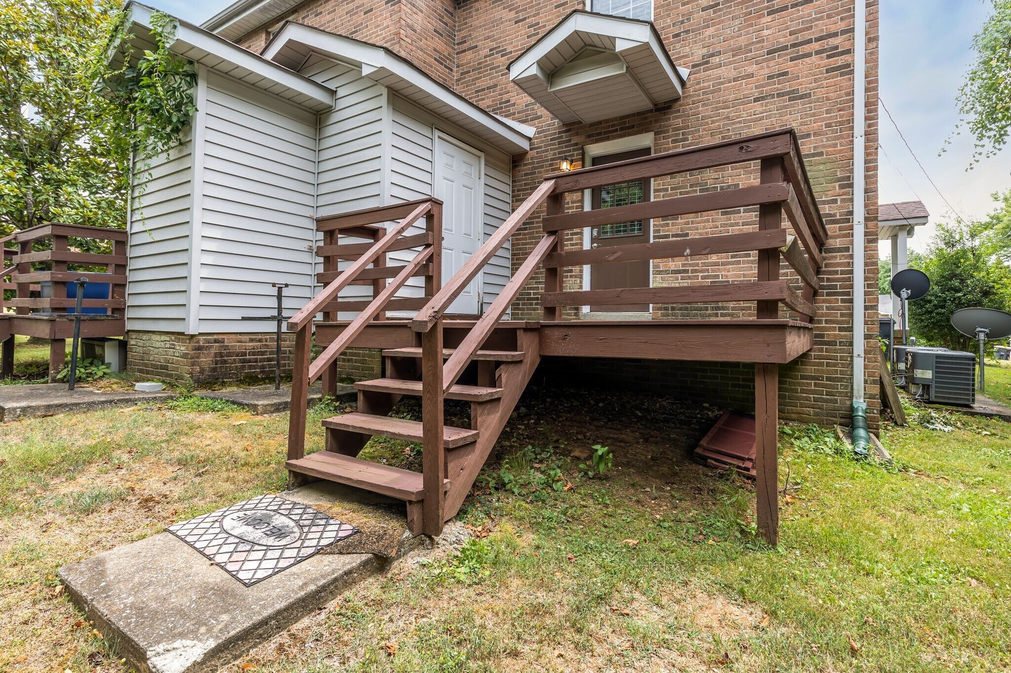 Building Photo - 611 Doane Dr