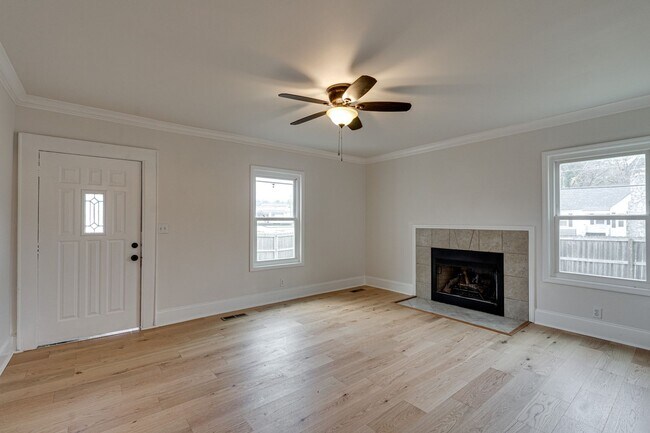 Building Photo - Two Bedroom Home For Rent!