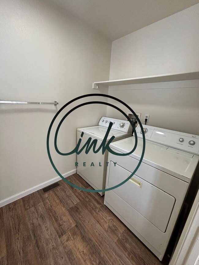 Building Photo - VI1377-1377 Village Way