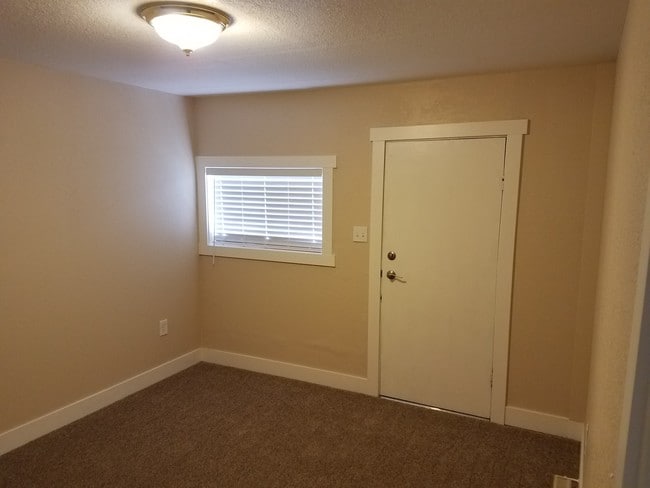 Building Photo - 32 N 9th Ave