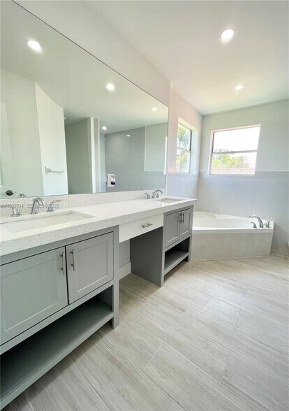 Building Photo - 239 NW 107th Ave