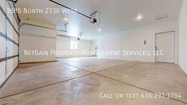 Building Photo - 3685 2330