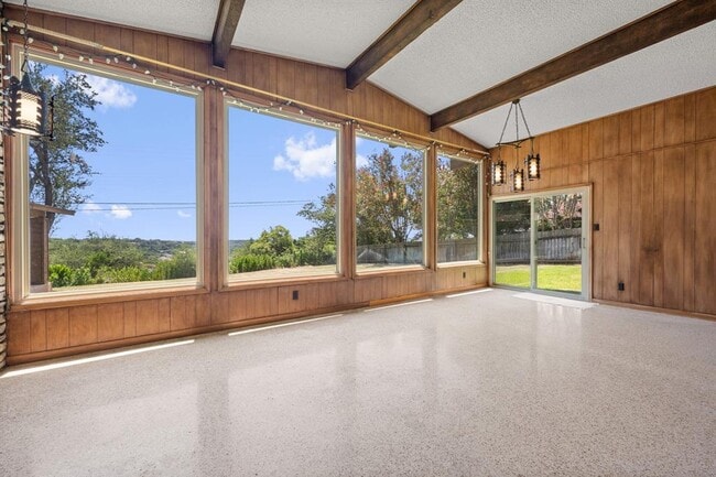 Building Photo - 6501 Mesa Dr
