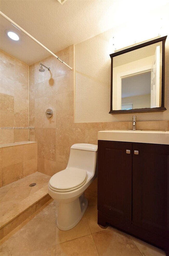 Building Photo - 7171 Bay Dr