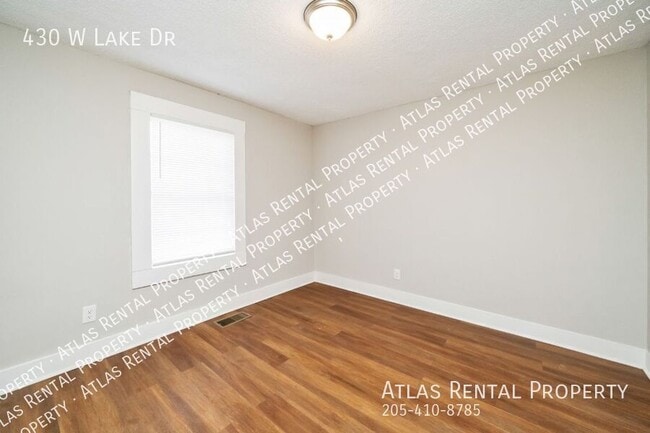 Building Photo - 430 W Lake Dr