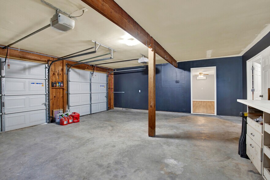 Building Photo - 111 Teakwood Dr