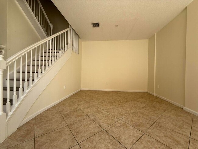 Building Photo - 2793 Shaughnessy Dr