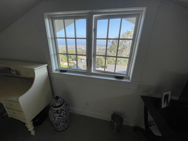 Building Photo - Enchanting 1-Bedroom, 1-Bath Oasis with Stunning Views