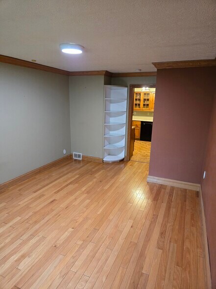Building Photo - 10043 Chillicothe Rd
