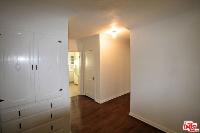 Building Photo - 1114 S Clark Dr