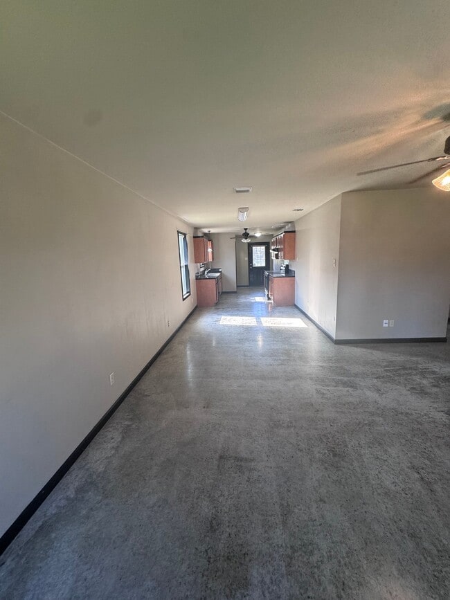 Building Photo - 144 Miller Ln