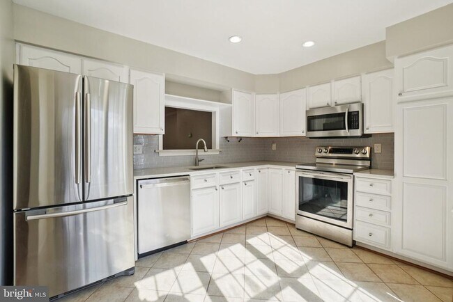 Building Photo - 10228 Roberts Common Ln