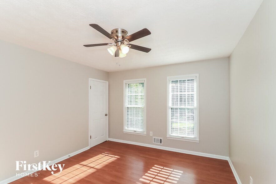 Building Photo - 2515 Cottonwood Dr