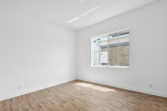 Building Photo - 12289 Waterstone Cir