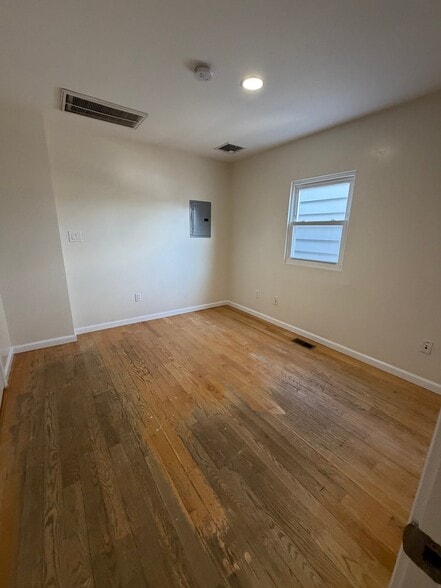 Building Photo - 326 Bloomfield Ave