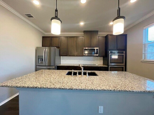 Building Photo - 16612 Brogan Ln