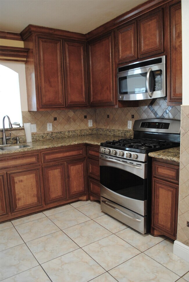 Building Photo - 3910 Starbridge Pointe Ln