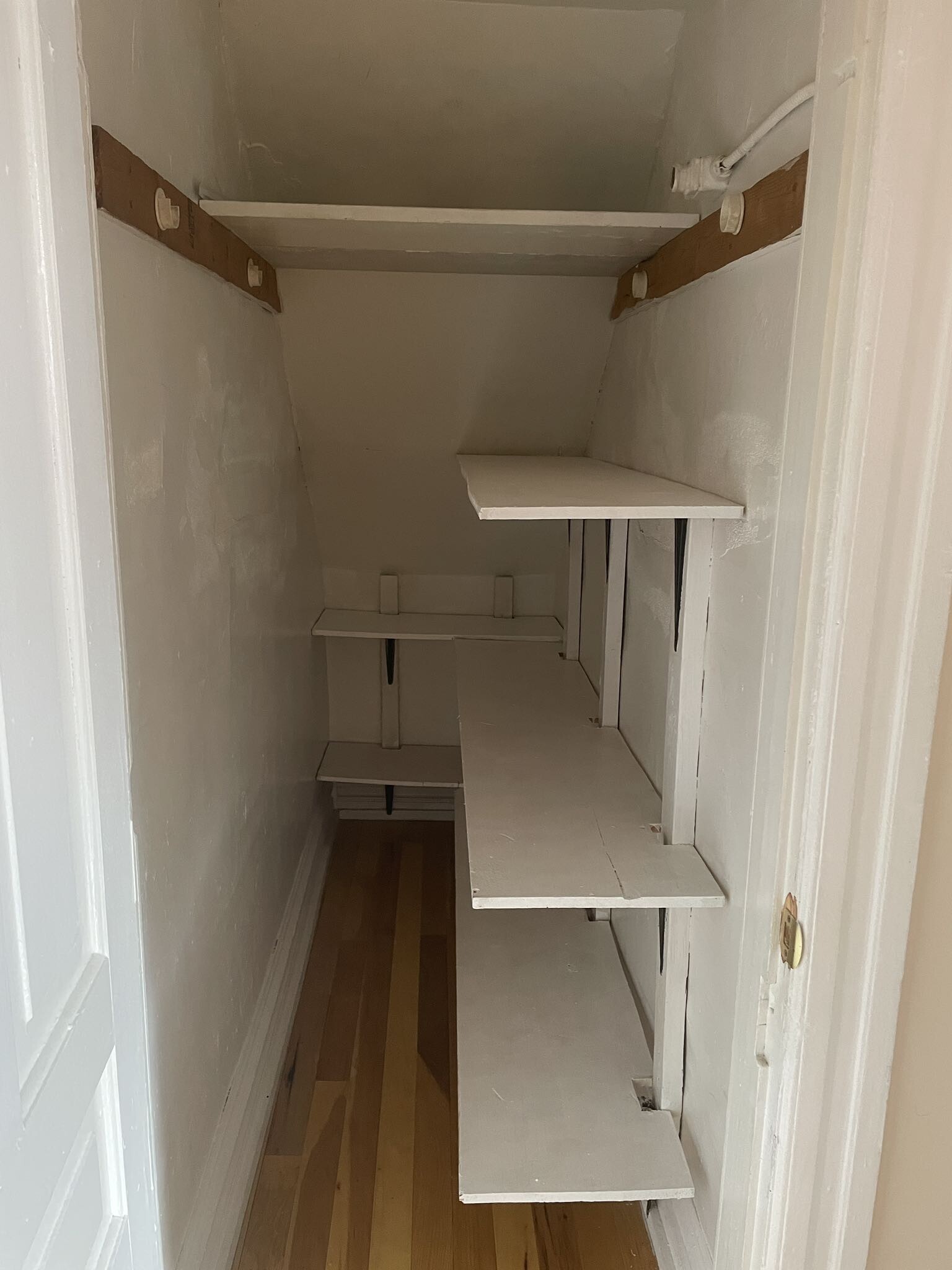 Building Photo - 706 N 6th St